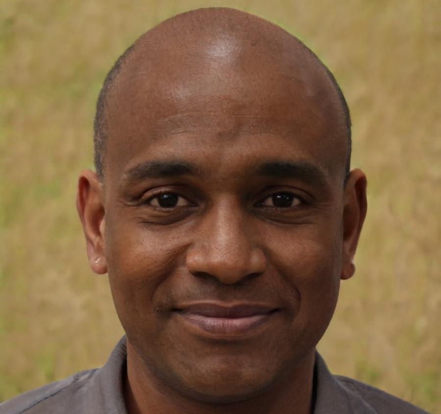 Портрет Темирлана Асылханова, эксперта по отельному дизайну